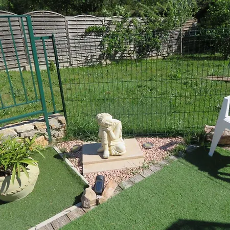 Les Douces Holiday home Regusse